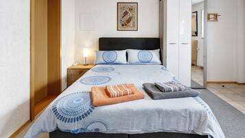 Free WiFi, bed sheets