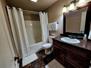 Hårføner, håndklær, såpe og sjampo