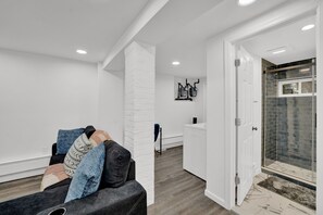 Shower, hair dryer, towels, soap - Cozy Garden 1Bed Apt, Lincoln Park (Jersey City)