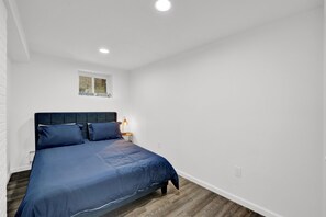 1 habitación, escritorio, tabla de planchar con plancha y wifi gratis