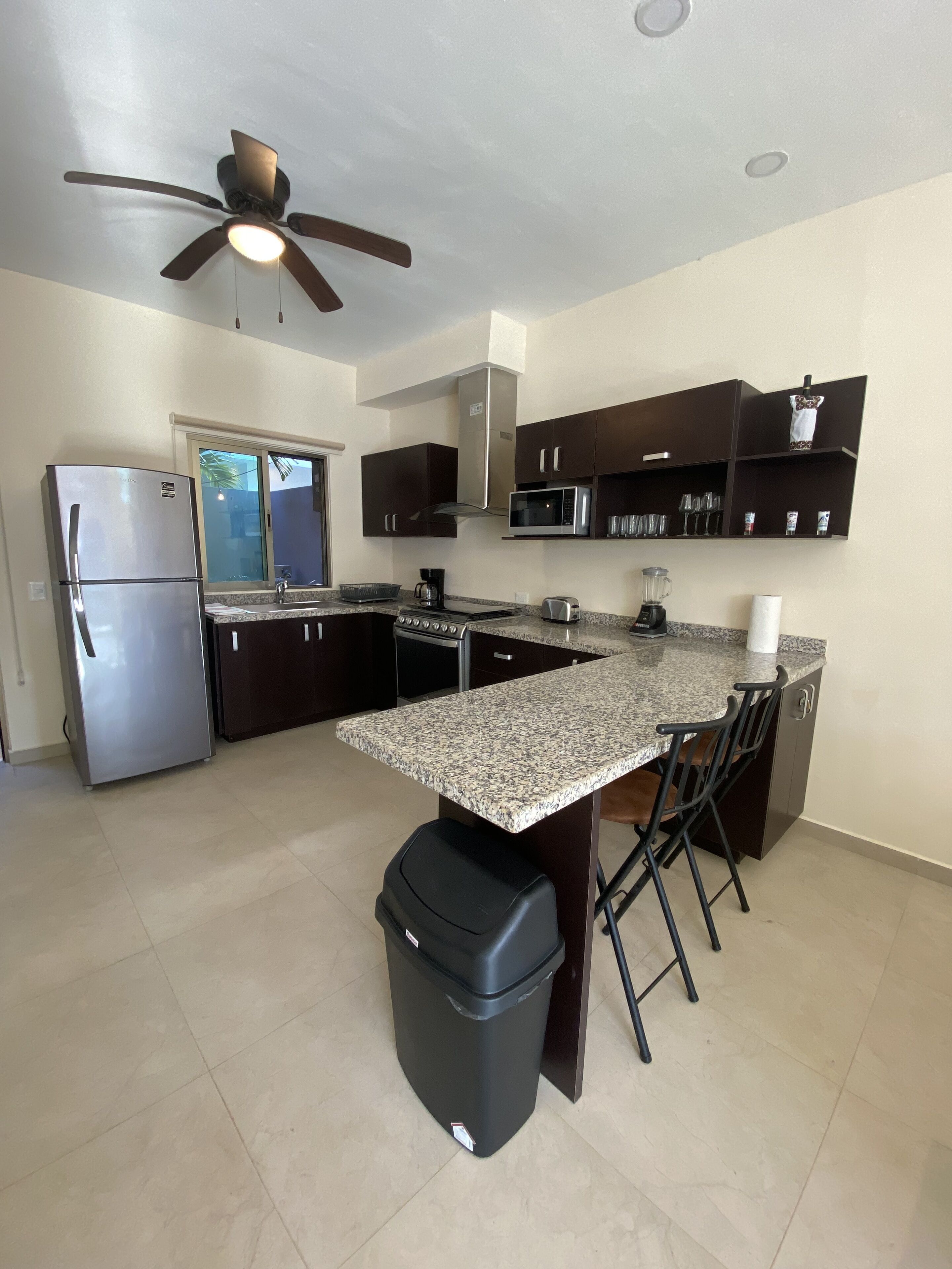 Mikrobølgeovn, ovn og kokeplater