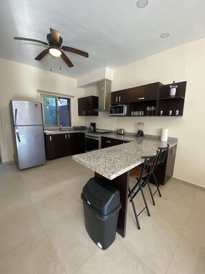 Microones, forn i placa de cuina 