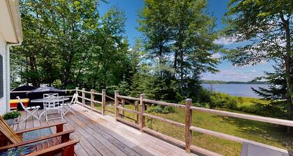 Waterfront home on Graham Lake with kayaks, bikes, firepit & fireplace