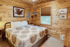 2 bedrooms, iron/ironing board, WiFi, bed sheets - Waterfront home on Graham Lake with kayaks, bikes, firepit & fireplace (Mariaville)