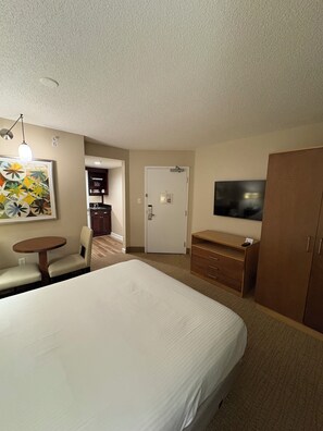 1 bedroom, iron/ironing board, WiFi, bed sheets - Luxury Beachfront Resort Studio w/Kitchenette in VA Beach Sleeps 2 (Virginia Beach)