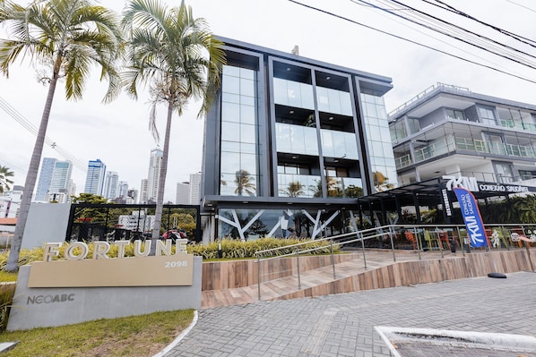 A modern building with a sign reading "FORTUNI 2098" and "NCOABC".