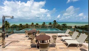 Apartamento | Restaurante al aire libre