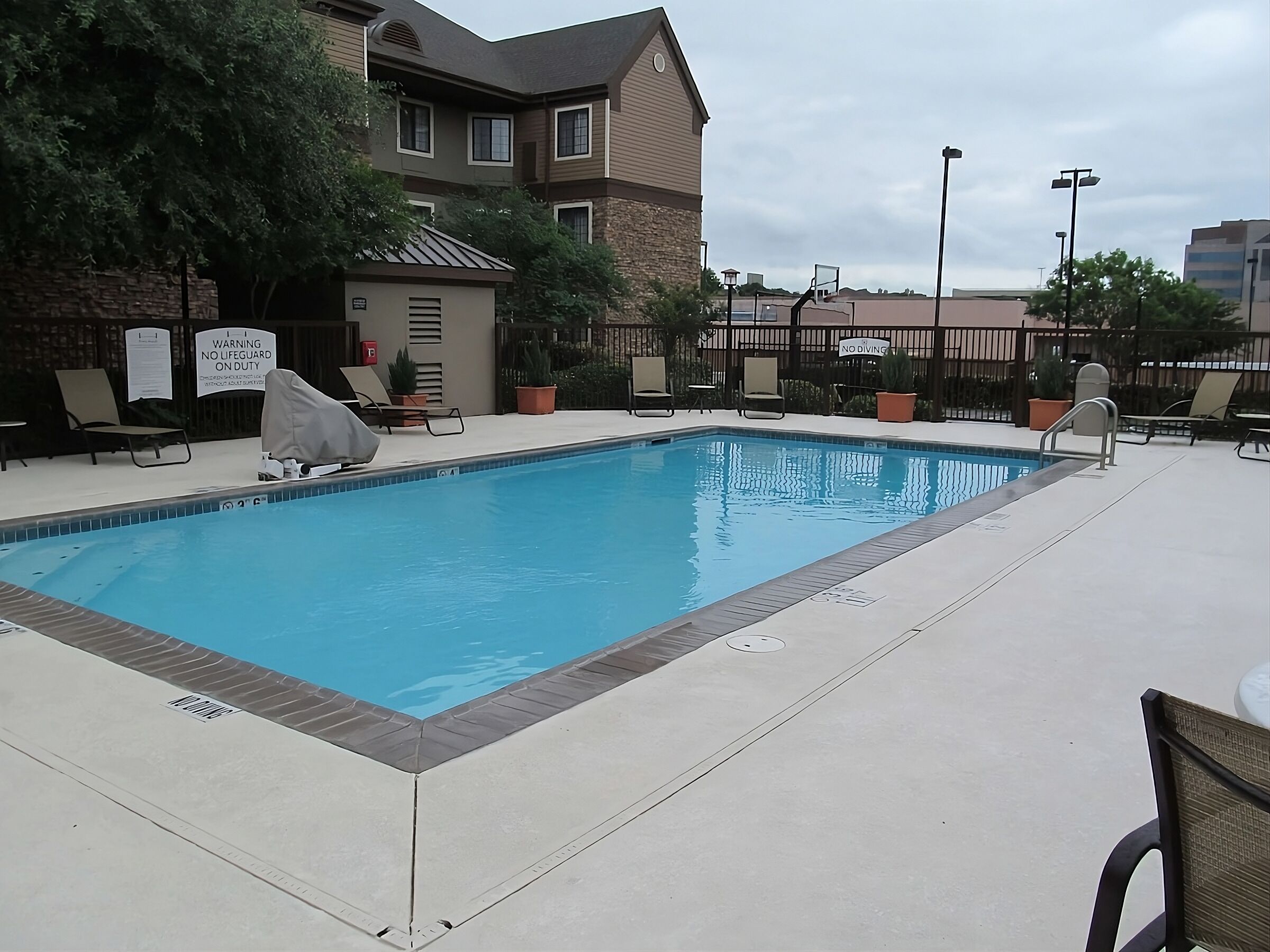 3 Large Suites with Private Full Kitchens! Pets are Welcome! W/ Outdoor Pool!