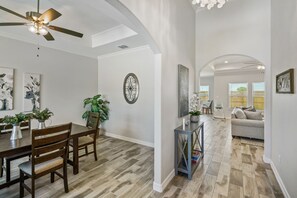 Interior - NEW Modern 5BR 3 King + 3 Queen + 2Full  BBQ + Pool (Rockport)
