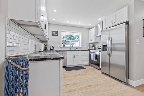 Luxury Pool Home! Heated Pool, Fire Pit, Fishing Dock & More – Relaxation & Fun Await!