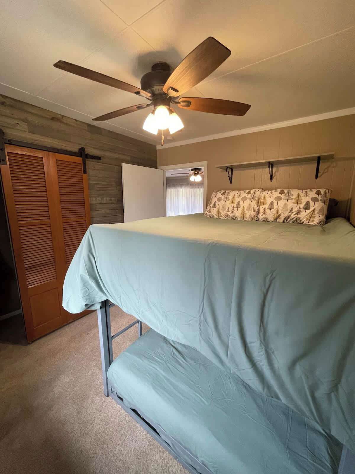 4 chambres, fer et planche à repasser, lit parapluie, Wi-Fi