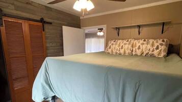 4 chambres, fer et planche à repasser, lit parapluie, Wi-Fi