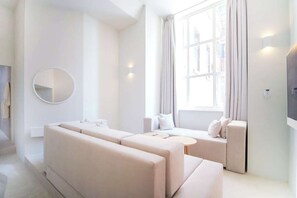 Unclassified image, 5 of 30, button