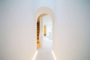 Unclassified image, 4 of 30, button