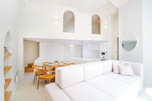 Unclassified image, 2 of 30, button