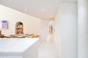 Unclassified image, 3 of 30, button