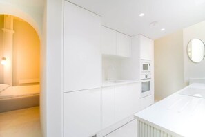 Refrigerador, microondas, horno, placa de cocina