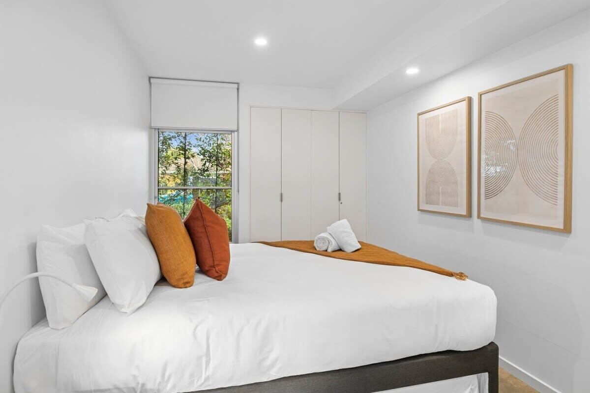 3 bedrooms, desk, iron/ironing board, WiFi