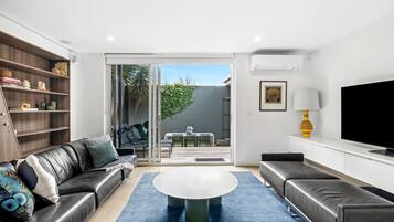 TV, fireplace, offices