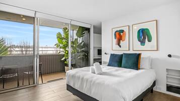 3 bedrooms, desk, iron/ironing board, WiFi