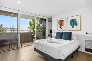 3 Schlafzimmer, Schreibtisch, Bügeleisen/Bügelbrett, WLAN