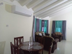 Standard Single Room | Living area | Smart TV, Netflix, streaming services