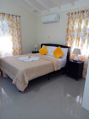 標準單人房 | 房內夾萬、書桌、手提電腦工作空間、遮光窗簾/窗簾