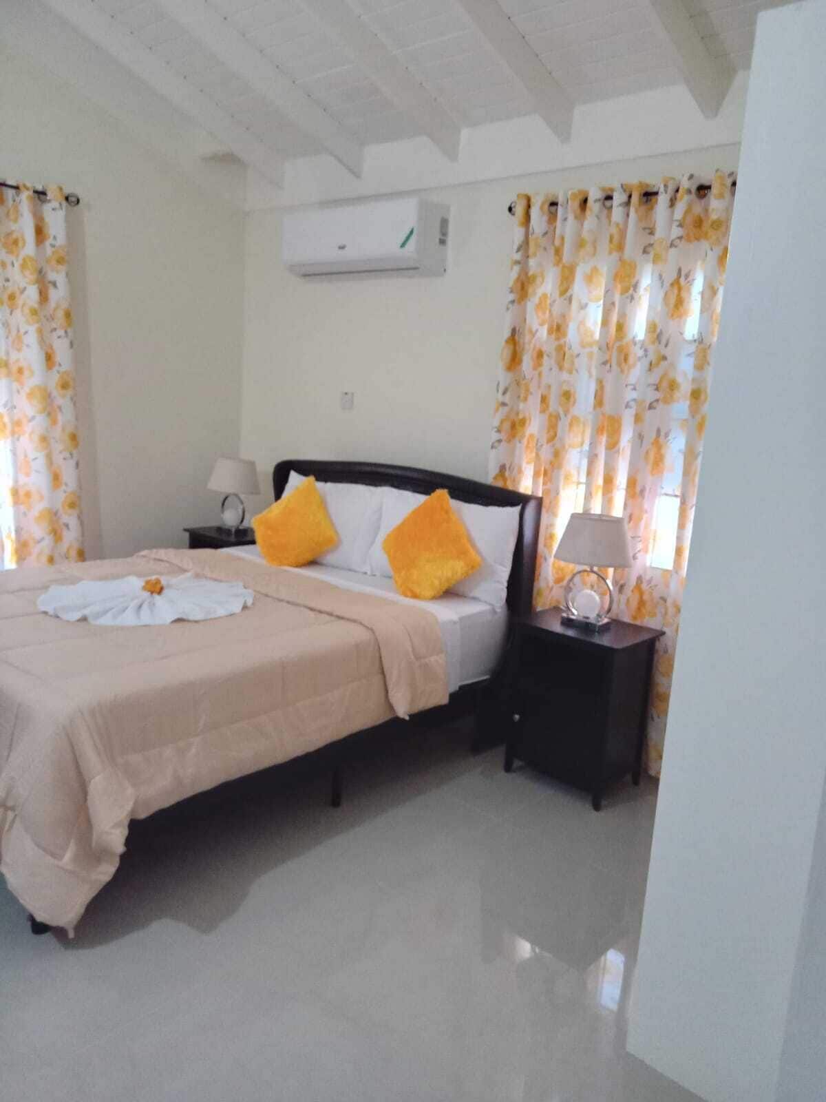 Standard Single Room | In-room safe, desk, laptop workspace, blackout drapes