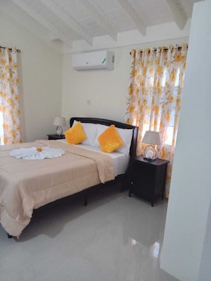 Caja de seguridad en la habitación y escritorio