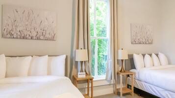 4 bedrooms, iron/ironing board, WiFi, bed sheets