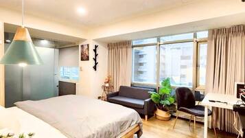 5 bedrooms, desk, iron/ironing board, free WiFi