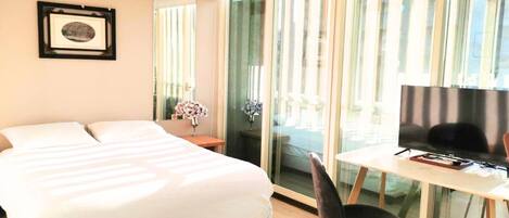 5 Schlafzimmer, Zimmersafe, Schreibtisch, Bügeleisen/Bügelbrett