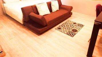 5 bedrooms, in-room safe, desk, iron/ironing board