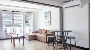 Apartment | Premium bedding, down comforters, pillowtop beds, free WiFi