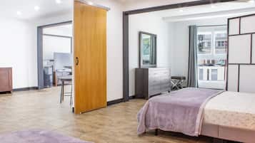 Apartment | Premium bedding, down comforters, pillowtop beds, free WiFi