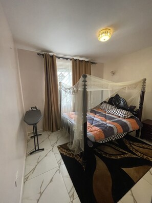 2 bedrooms, in-room safe, iron/ironing board, free WiFi
