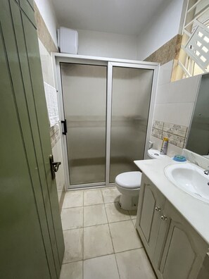 淋浴设施、坐浴桶、毛巾、肥皂