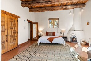 1 Schlafzimmer, Schreibtisch, Bügeleisen/Bügelbrett, Reisekinderbett