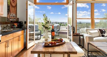 Ski Discounts! Light Modern Railyard View Loft