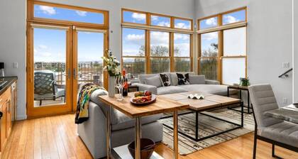 Ski Discounts! Light Modern Railyard View Loft