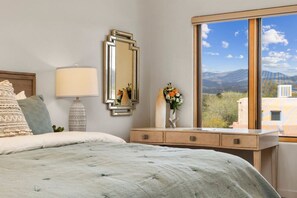 2 Schlafzimmer, Schreibtisch, Bügeleisen/Bügelbrett, Reisekinderbett