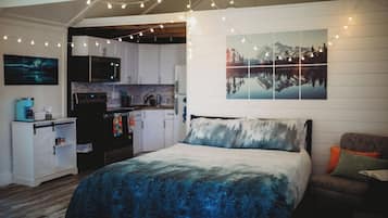 Desk, iron/ironing board, free WiFi, bed sheets
