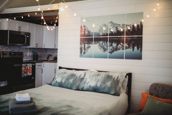 Skrivbord, strykjärn/strykbräda, gratis wi-fi och sängkläder