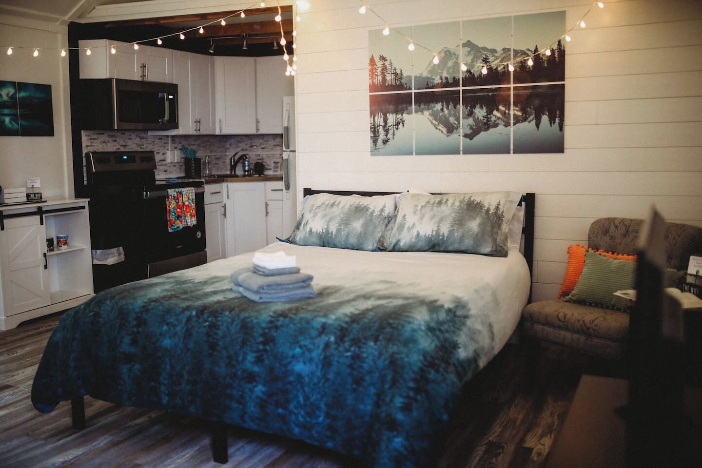 Desk, iron/ironing board, free WiFi, bed sheets