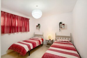 2 bedrooms, iron/ironing board, free WiFi, bed sheets - Vacation Apartment 'Apartamento Junto A La Playa' with Wi-Fi and Air Conditioning (Puerto Rico de Gran Canaria)