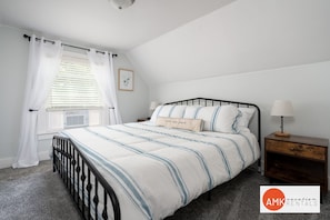 3 bedrooms, desk, iron/ironing board, WiFi