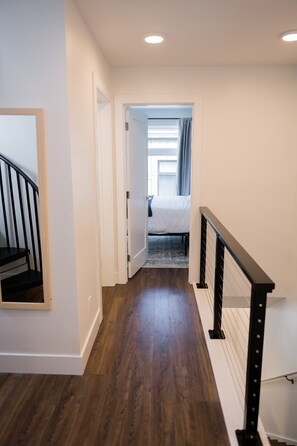 2 bedrooms, iron/ironing board, travel cot, WiFi - TC Condo with Private Rooftop! (Traverse City)