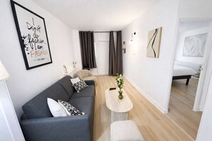 Unclassified image, 2 of 13, button - Appartement Paris 18eme Montmartre, 6 personnes (Paris)