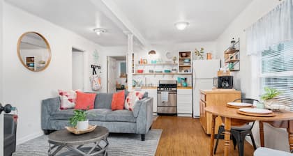 Bright & Trendy Cottage Close to Downtown Albany & Near OSU, Sleeps 4