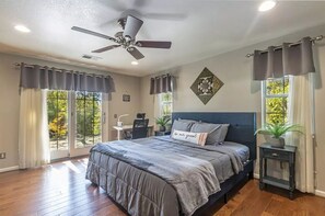 4 Schlafzimmer, Schreibtisch, Bügeleisen/Bügelbrett, kostenloses WLAN